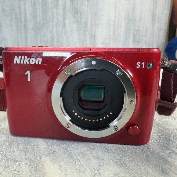 Nikon 1 S1 Mirrorless Point & Shoot Digital Camera Red Body Only For Parts - Picture 2 of 11